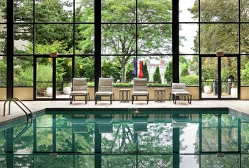 Indoor pool, sun loungers