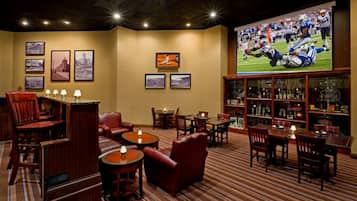 2 bares o lounges, bar deportivo, bar en la azotea