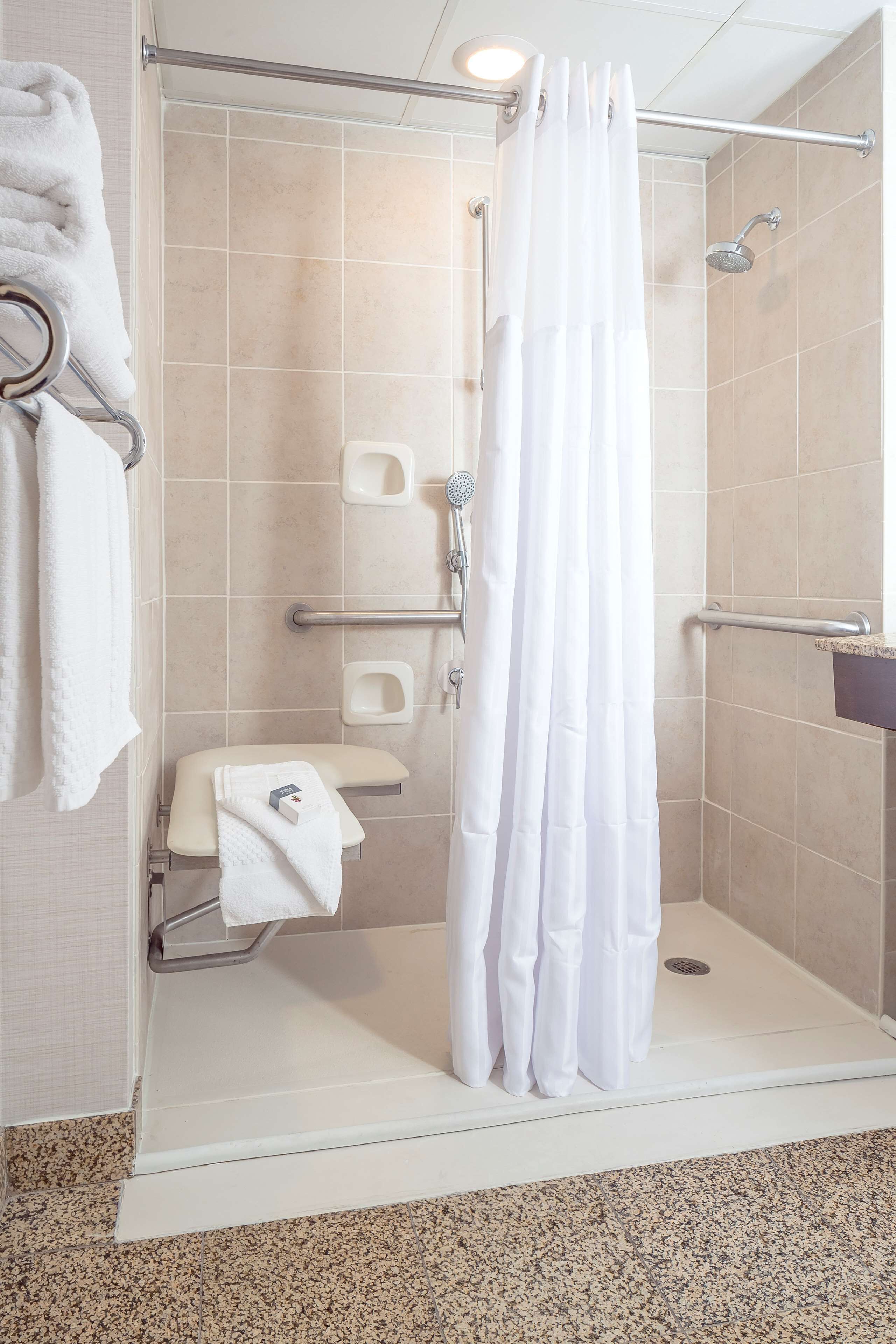 room, accessible, non smoking | hypo-allergenic bedding, in-room safe, blackout curtains