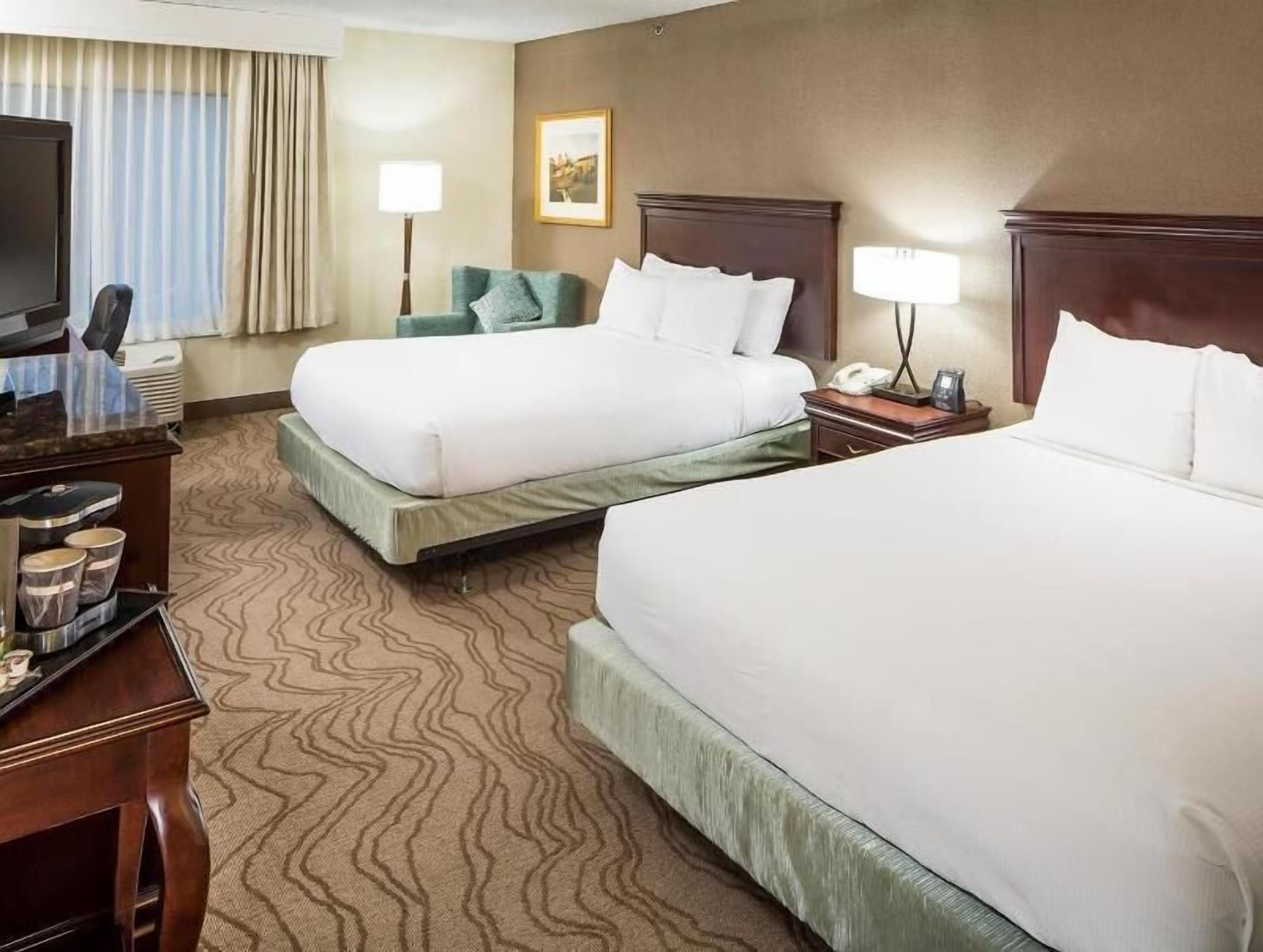 Hypo-allergenic bedding, in-room safe, blackout drapes
