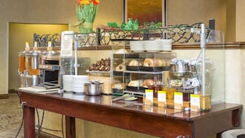 3 restaurants servant le petit déjeuner, spécialités Cuisine américaine