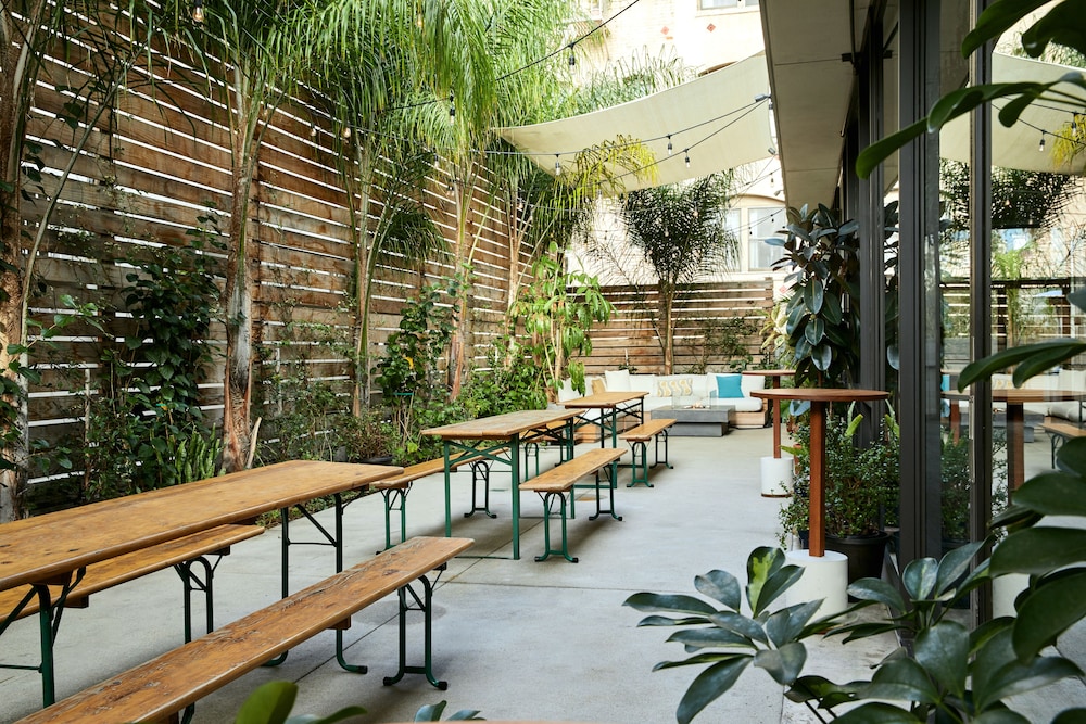 The LINE LA by null
