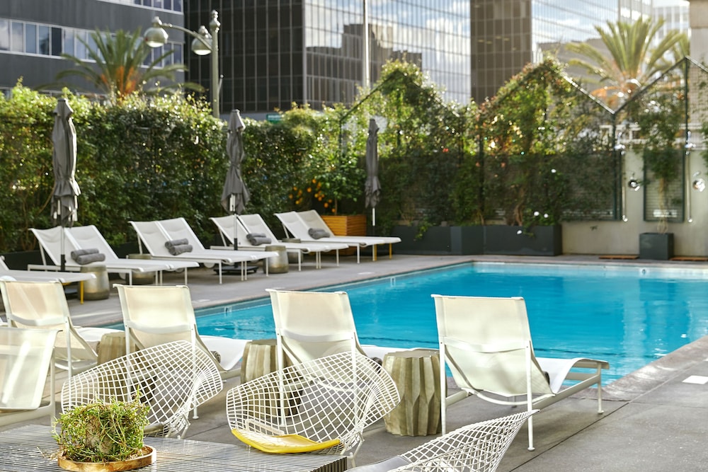 The LINE LA by null
