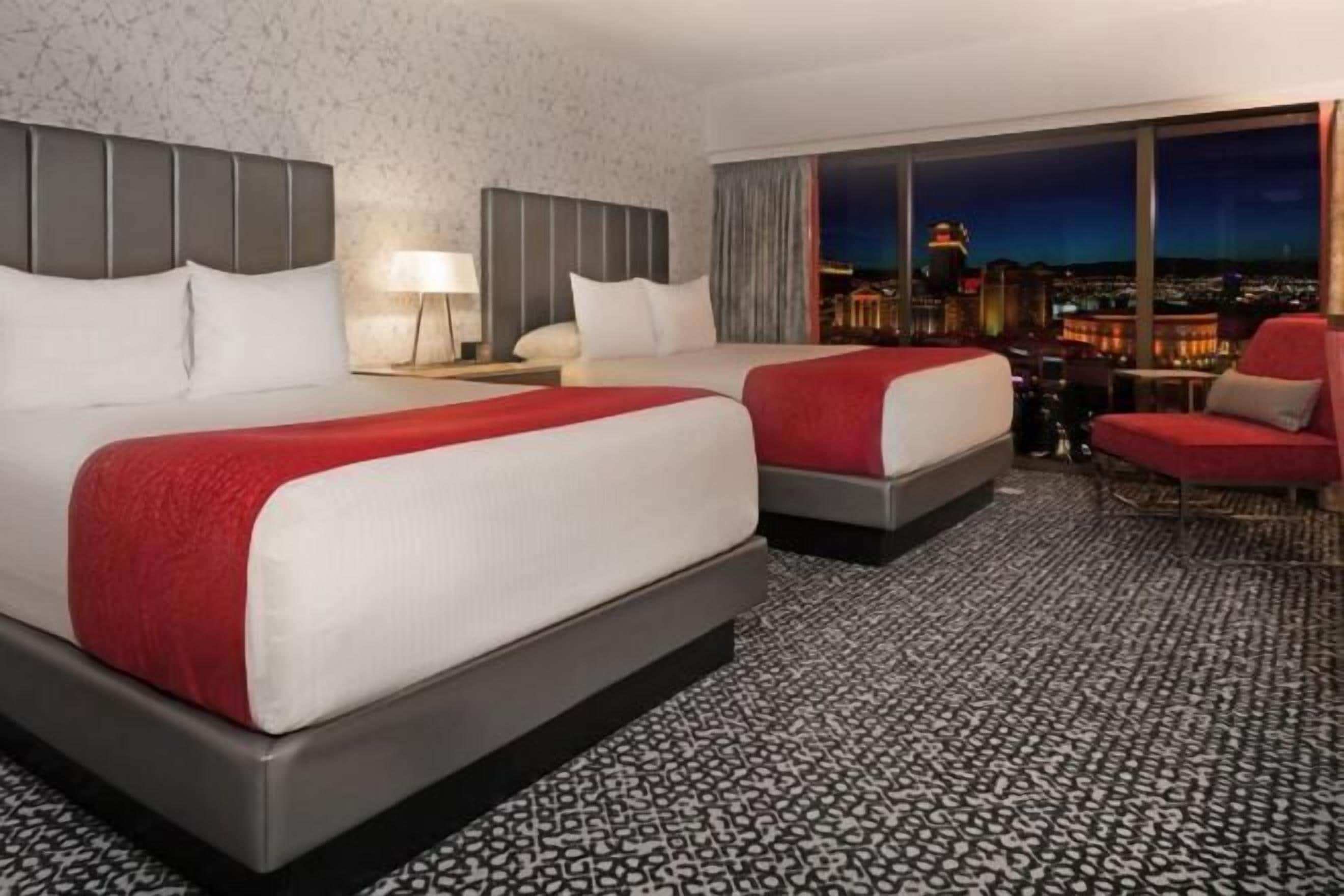 Bantalan ekstra lembut, brankas, dan meja kerja