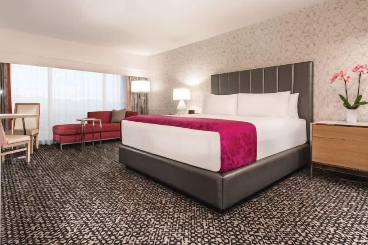 Pillow-top beds, in-room safe, desk, laptop workspace