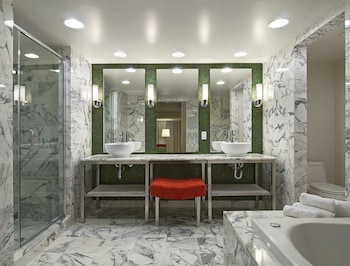 Metropolitan Suite, 1 King & 2 Queens | Bathroom | Shower, eco-friendly toiletries, hair dryer, towels at Flamingo Las Vegas Hotel & Casino