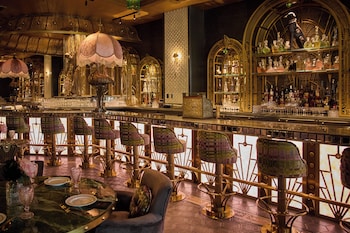 5 bars/lounges, 2 poolside bars at Flamingo Las Vegas Hotel & Casino