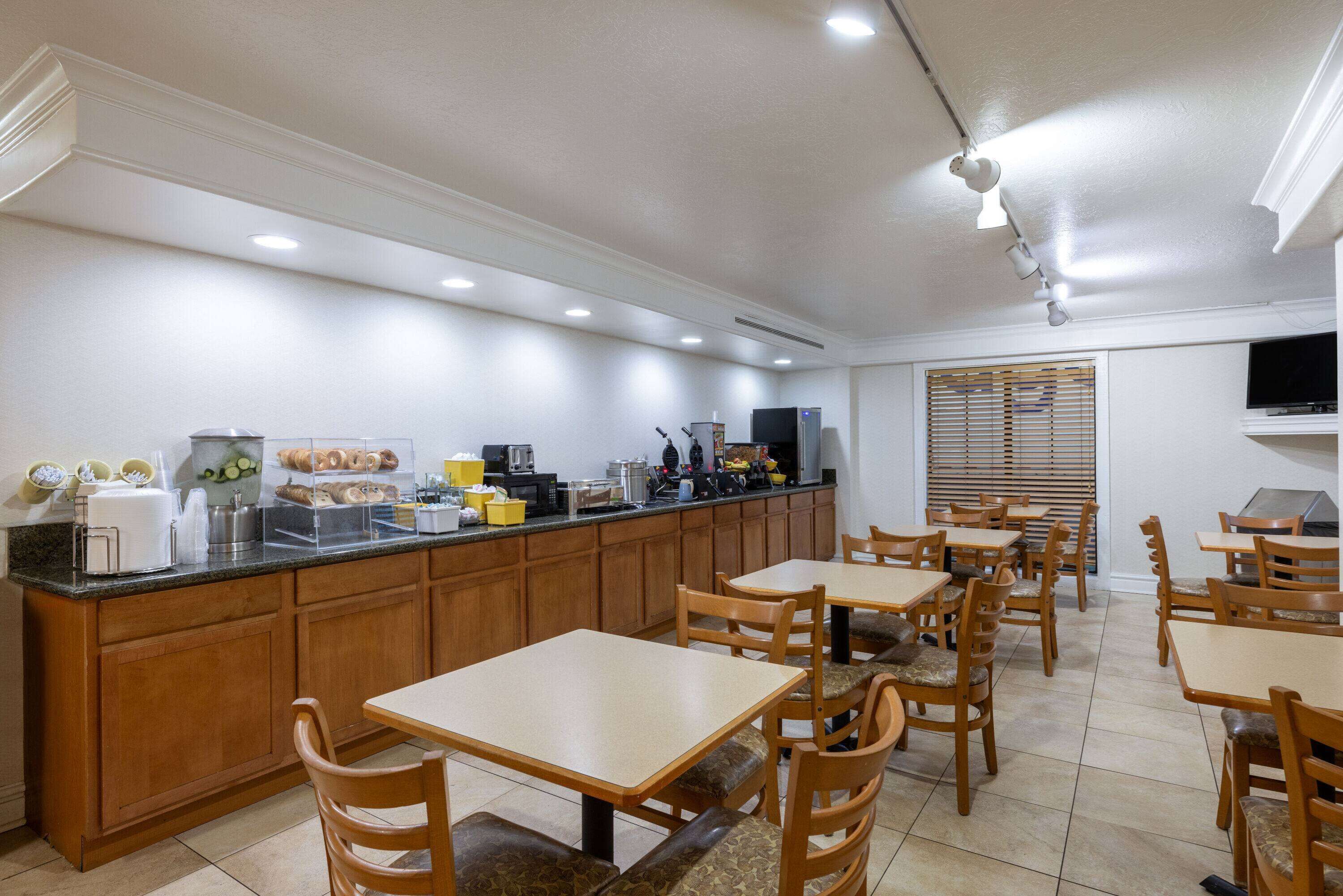 Free daily continental breakfast