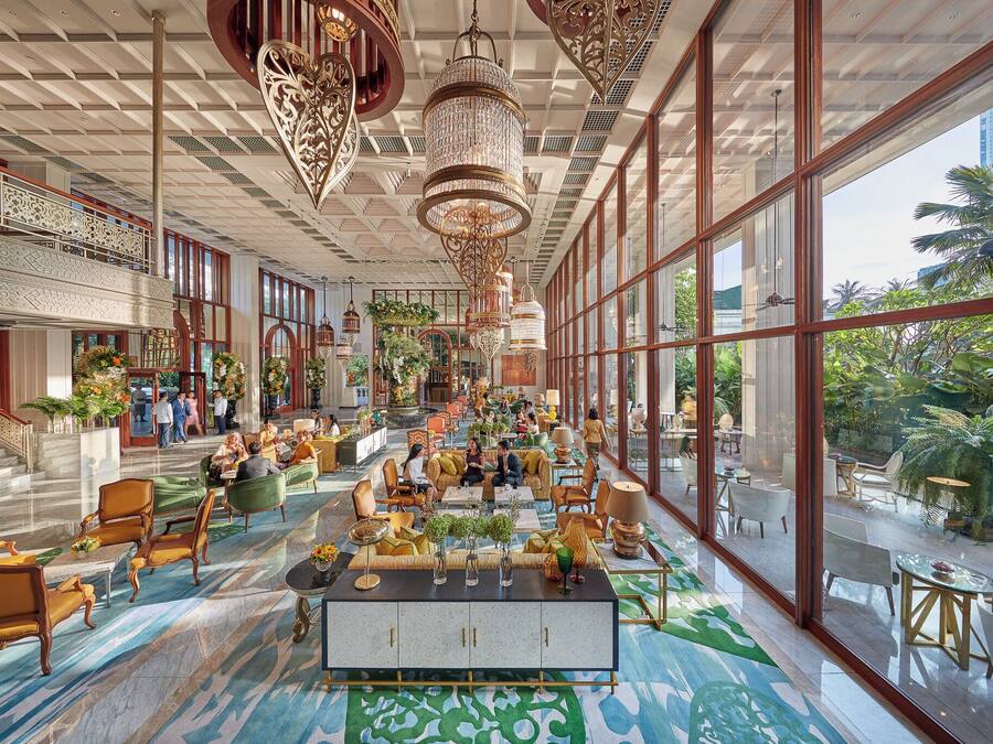 Lobby lounge
