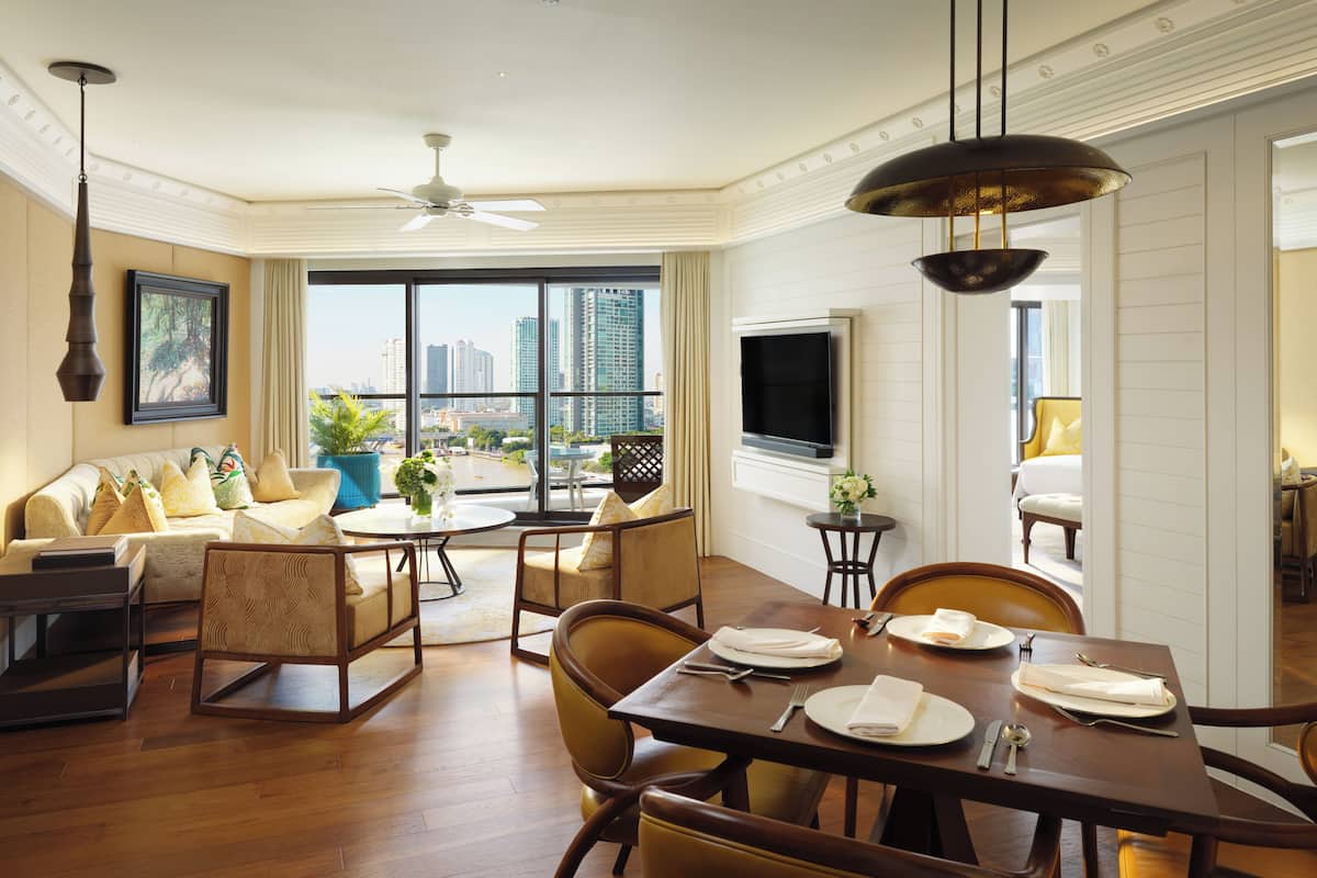 Premium bedding, down comforters, minibar, in-room safe