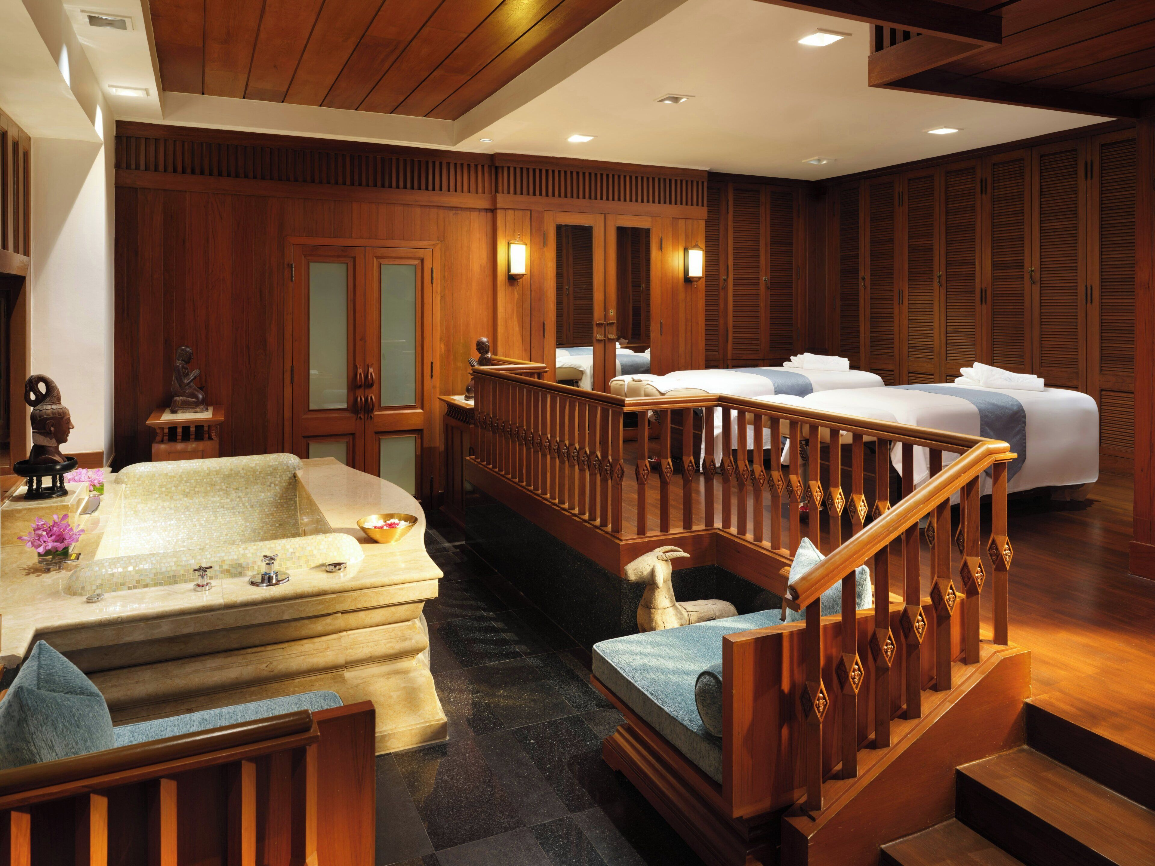 Couples treatment rooms, hot tub, steam room, body treatments