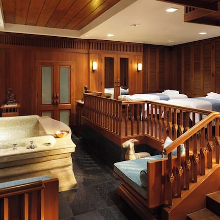 Couples treatment rooms, hot tub, steam room, body treatments