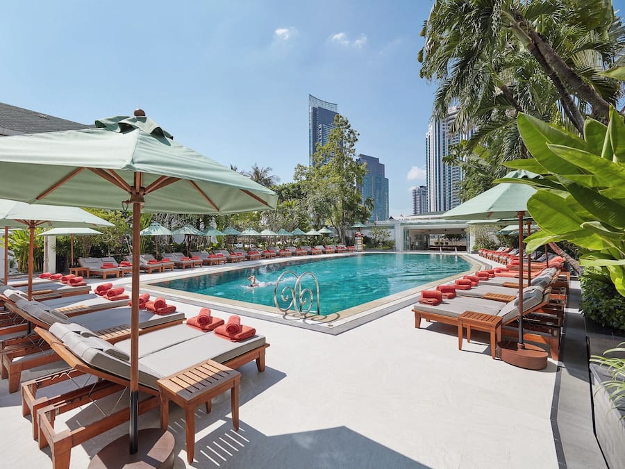 2 outdoor pools, free pool cabanas, pool loungers
