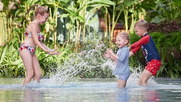 2 outdoor pools, free pool cabanas, pool loungers