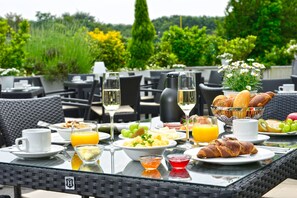 Daily buffet breakfast for a fee - Parkhotel Oberhausen (Oberhausen)