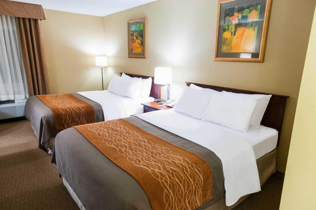 Iron/ironing board, free WiFi, bed sheets, alarm clocks