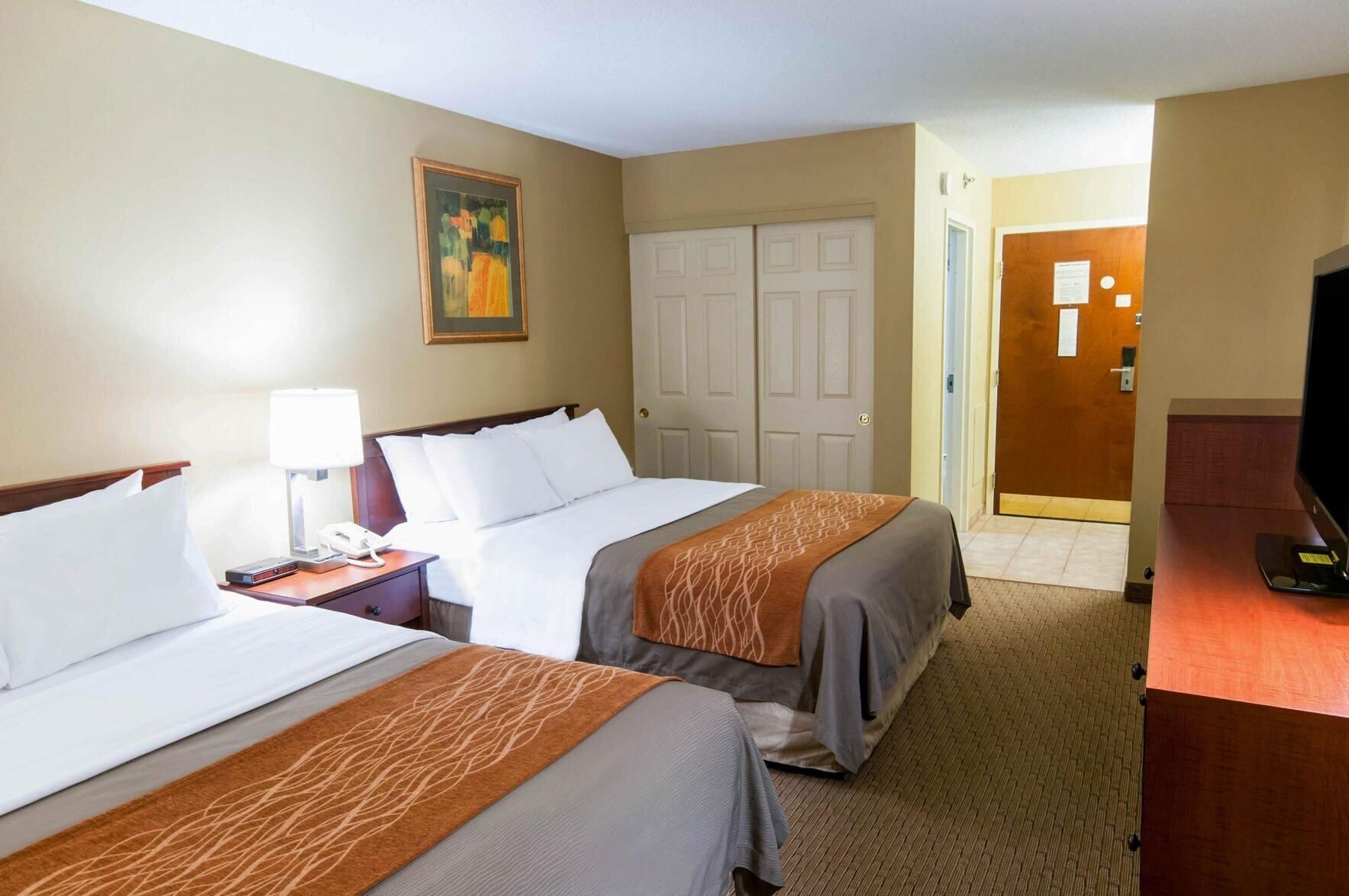 Iron/ironing board, free WiFi, bed sheets, alarm clocks