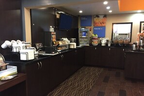 Dining - Comfort Inn Near Hollywood Walk of Fame (Hollywood)