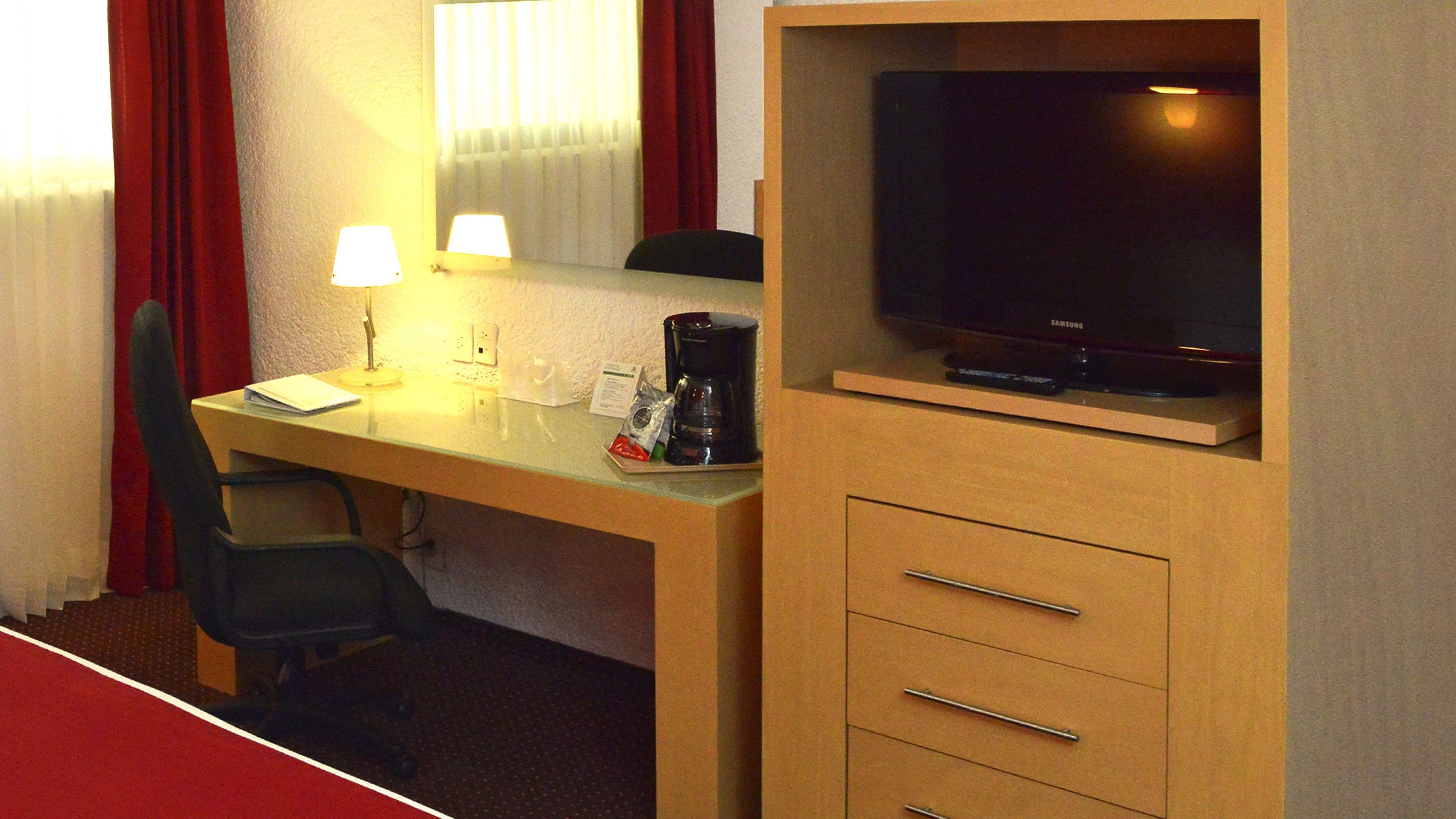 1 bedroom, in-room safe, desk, laptop workspace