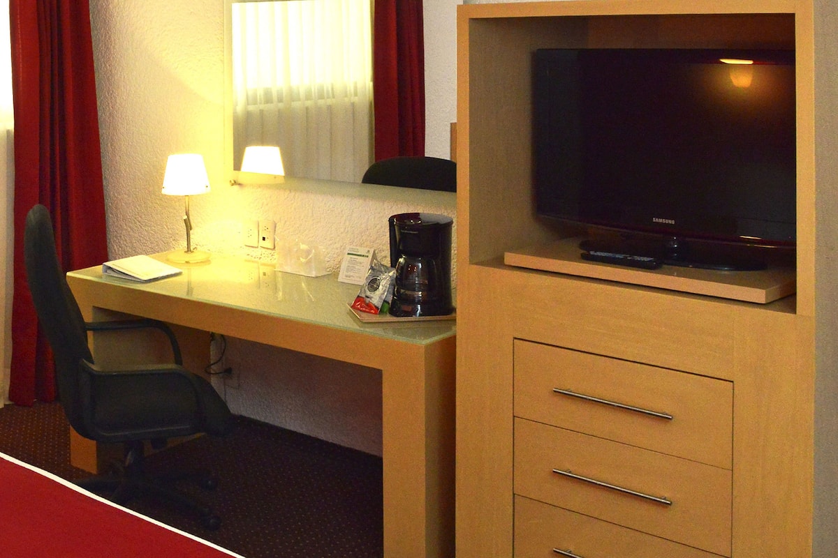 In-room safe, desk, laptop workspace, iron/ironing board
