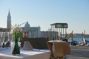 Breakfast, lunch and dinner served - Hotel Savoia e Jolanda, WorldHotels Elite (Venice)