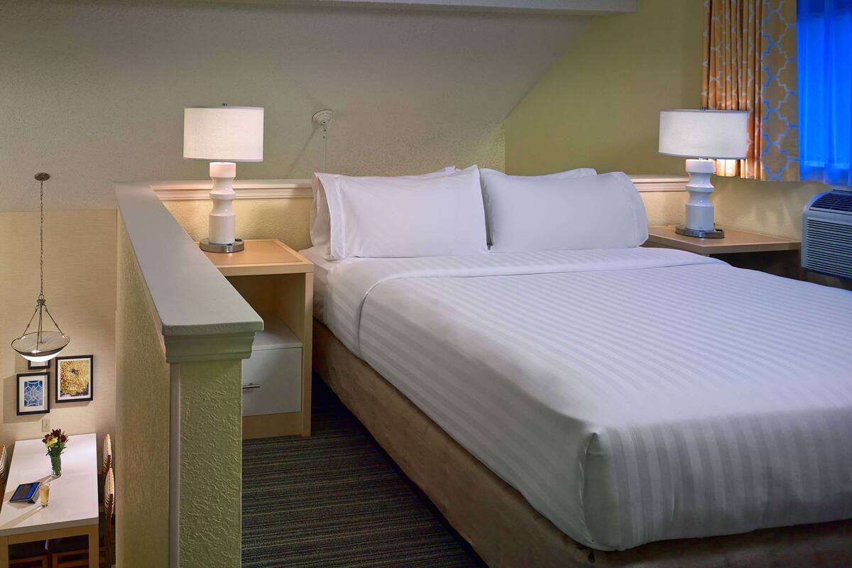 suite, 2 bedrooms (loft) | in-room safe, desk, iron/ironing board, free cots/infant beds