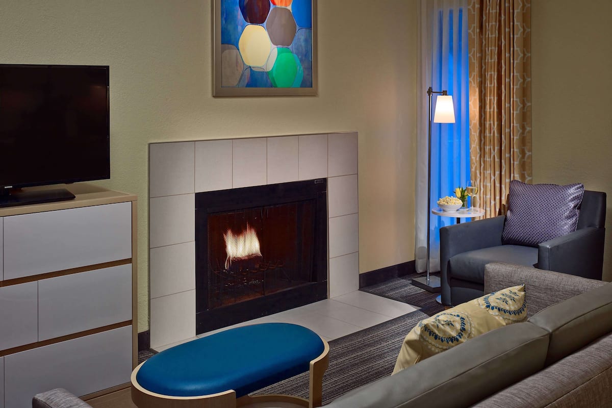 Studio Suite, 2 Queen Beds | Room amenity
