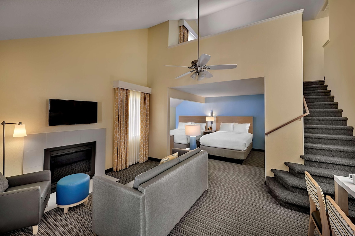 In-room safe, desk, laptop workspace, iron/ironing board