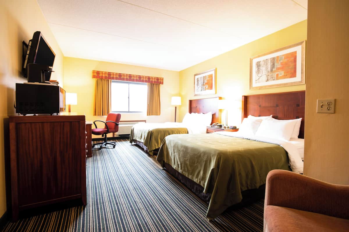 Comfort Double Room | Desk, laptop workspace, blackout drapes, iron/ironing board