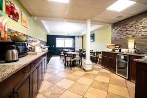 Free daily continental breakfast