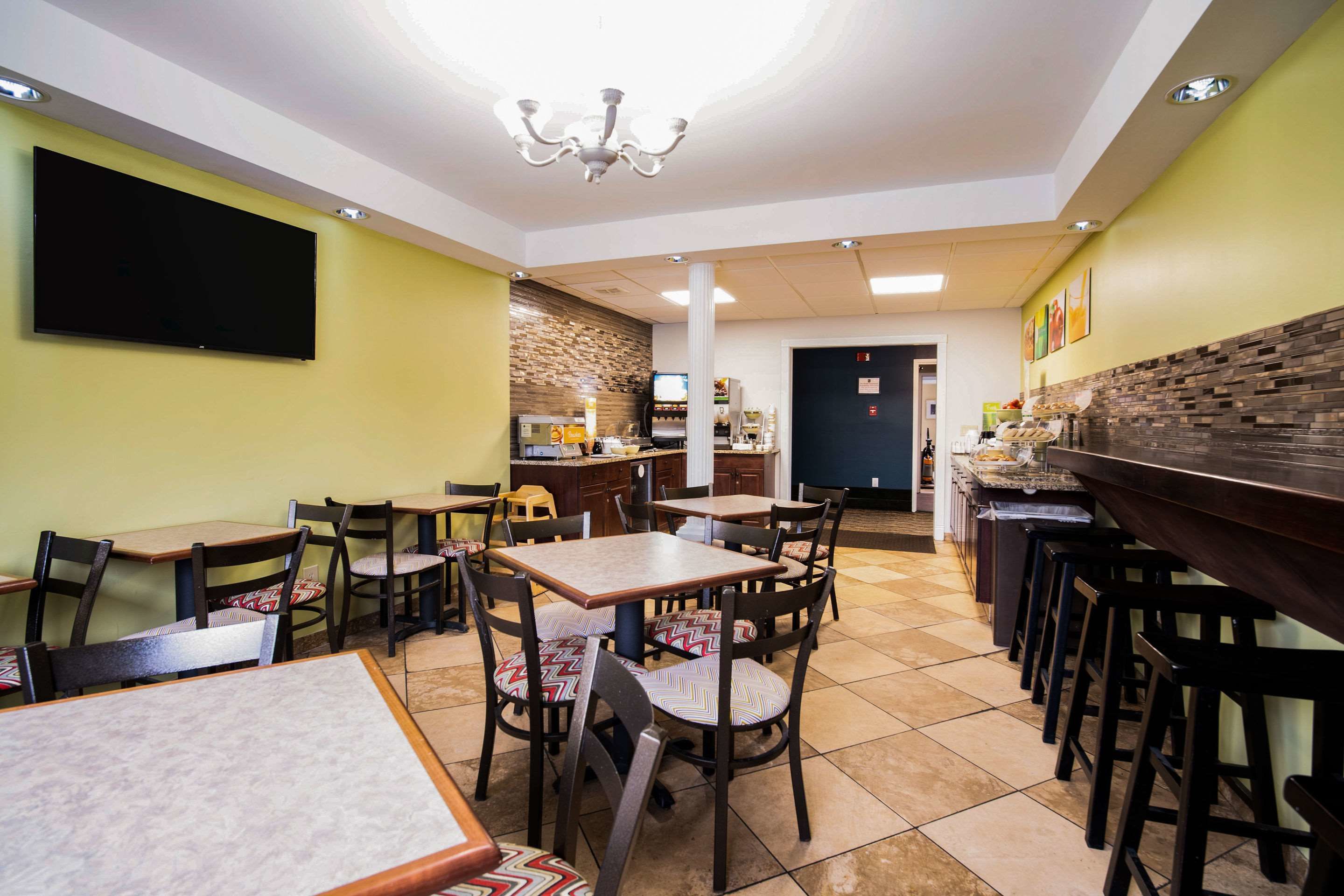 Free daily continental breakfast