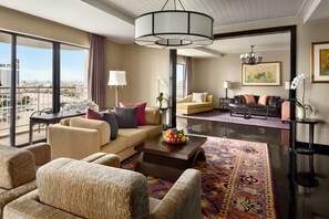 55-inch LCD TV with satellite channels, TV - Shangri-La Bangkok (Bangkok)