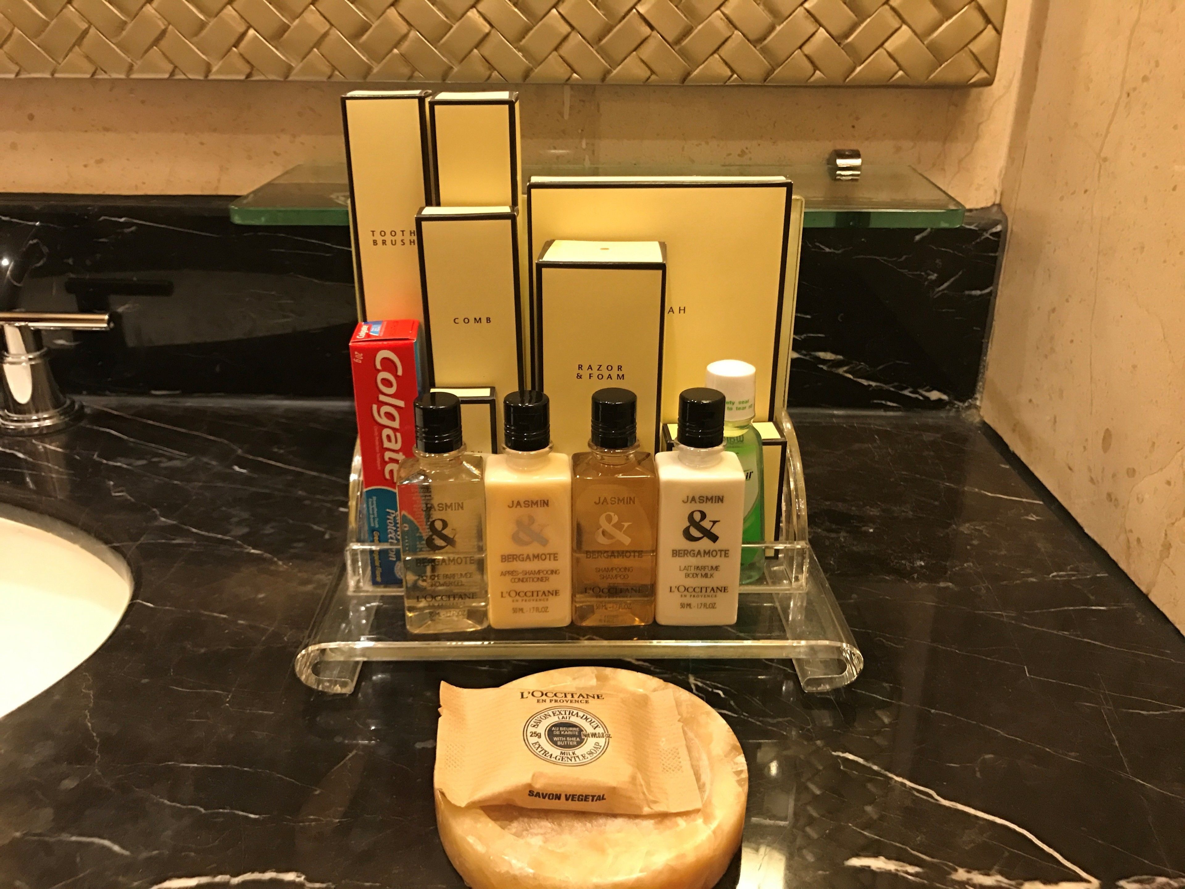 Separate bathtub and shower, rainfall showerhead, free toiletries