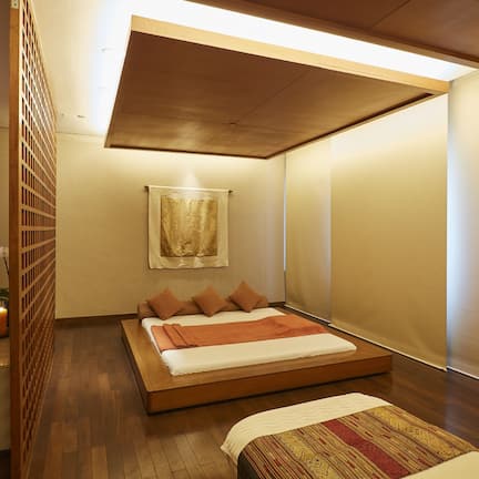 Couples treatment room(s), sauna, hot tub, steam room, body treatments