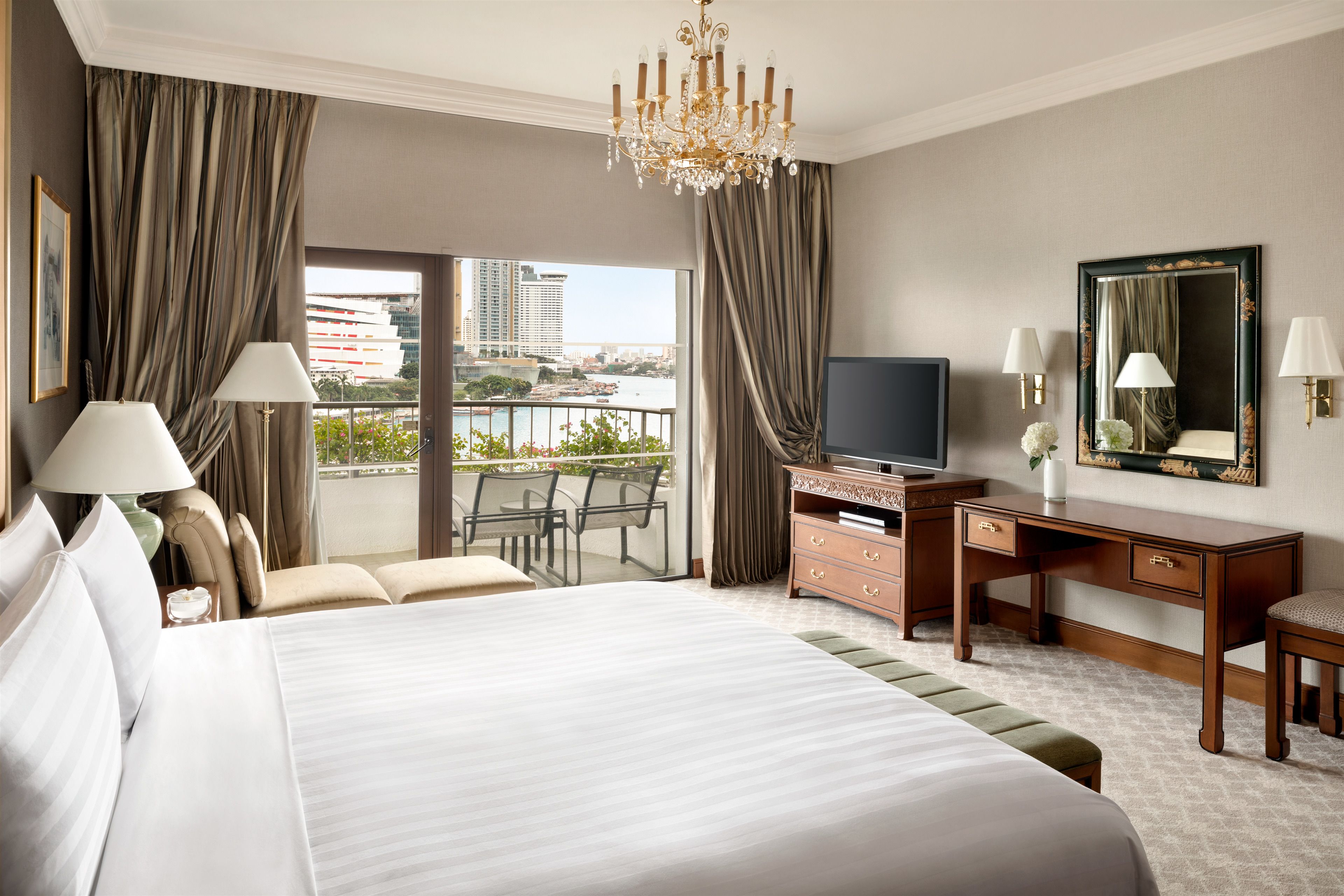 Deluxe Suite (Krungthep Wing) | Minibar, in-room safe, desk, laptop workspace