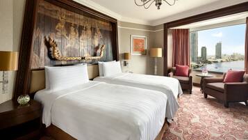 Shangri-La Wing Horizon Executive Suite, 1 King Bed, River View | 미니바, 객실 내 금고, 책상, 노트북 작업 공간