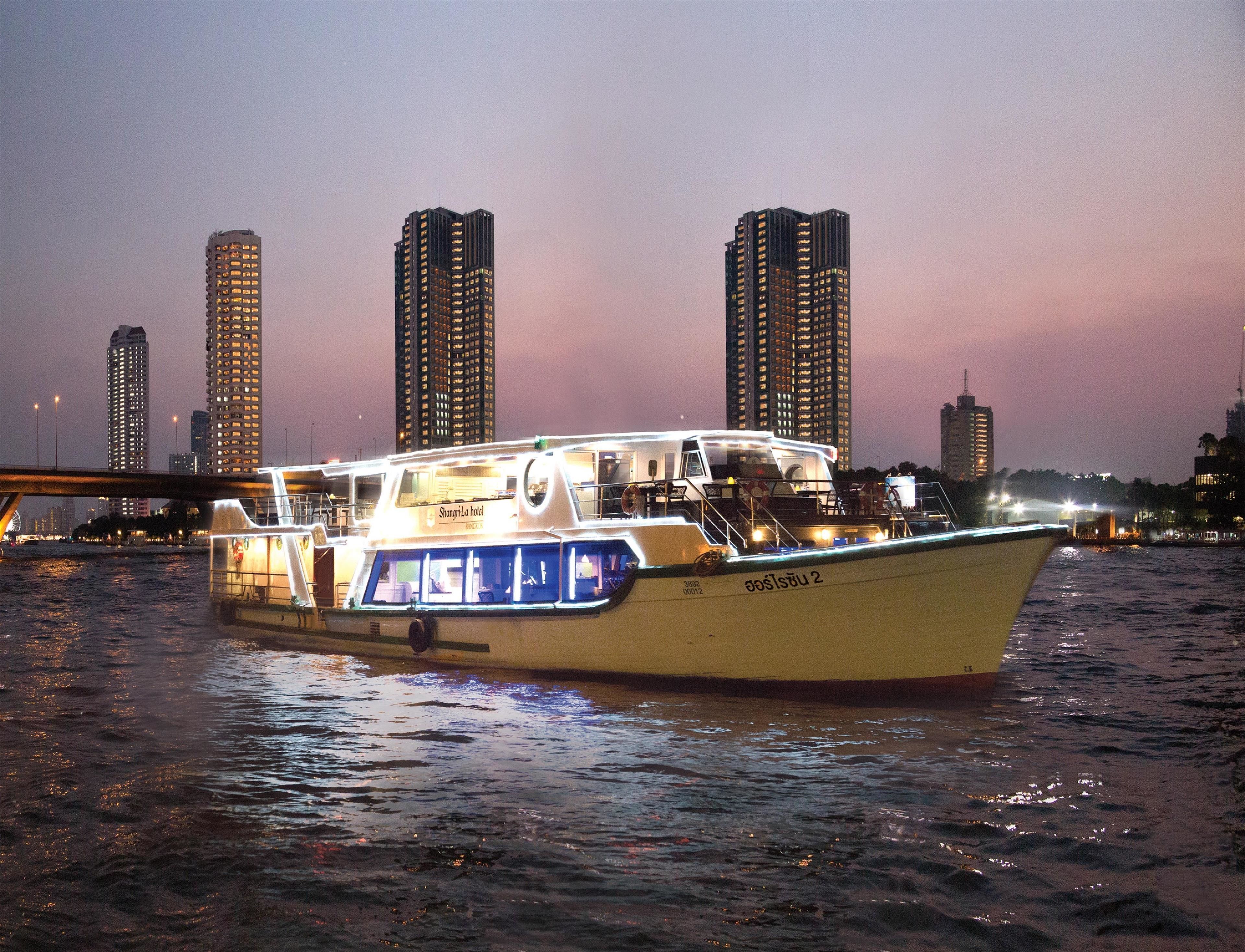 5 restaurants, breakfast, lunch, dinner served; international cuisine