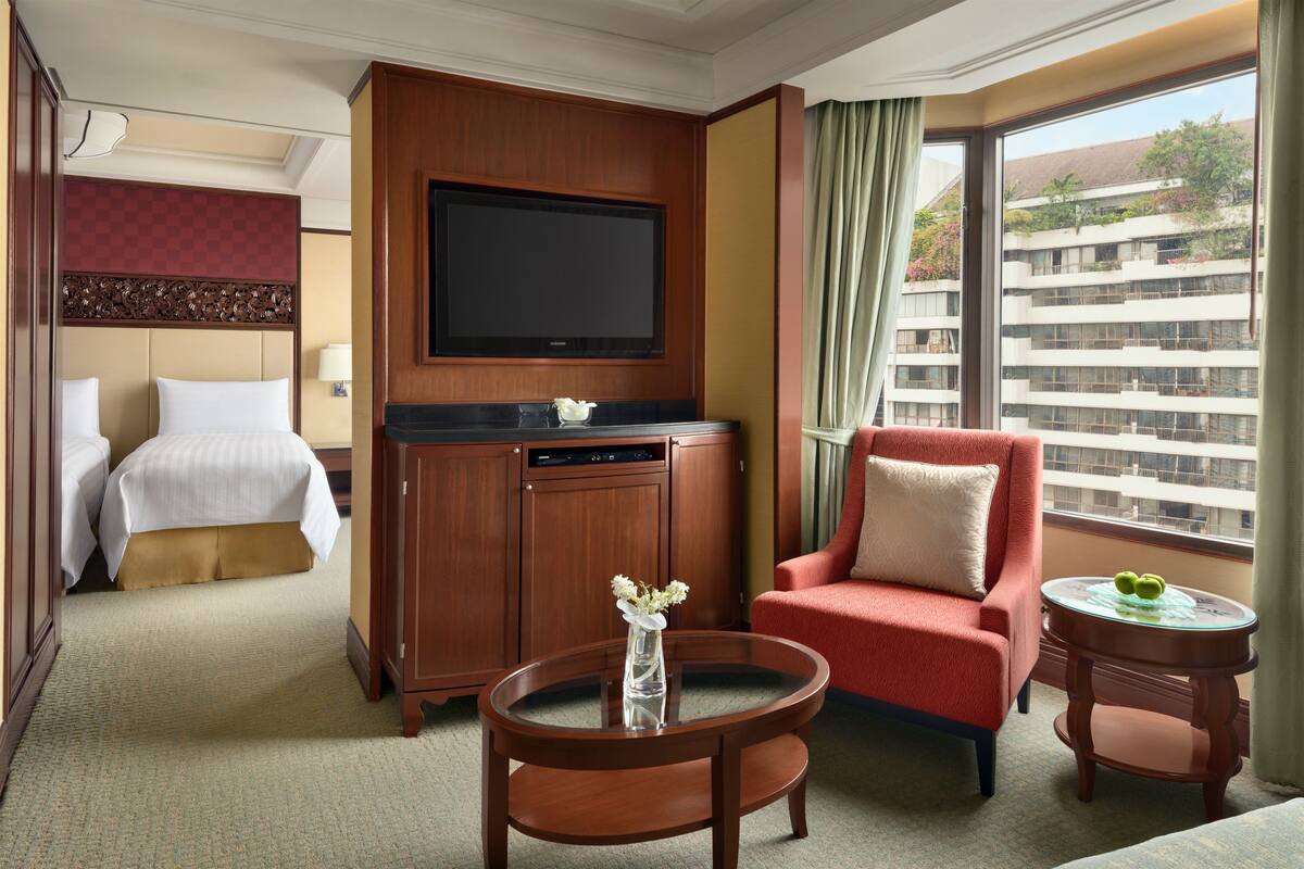 Shangri-La Wing, Premier Room, 2 Single Beds | Minibar, in-room safe, desk, laptop workspace
