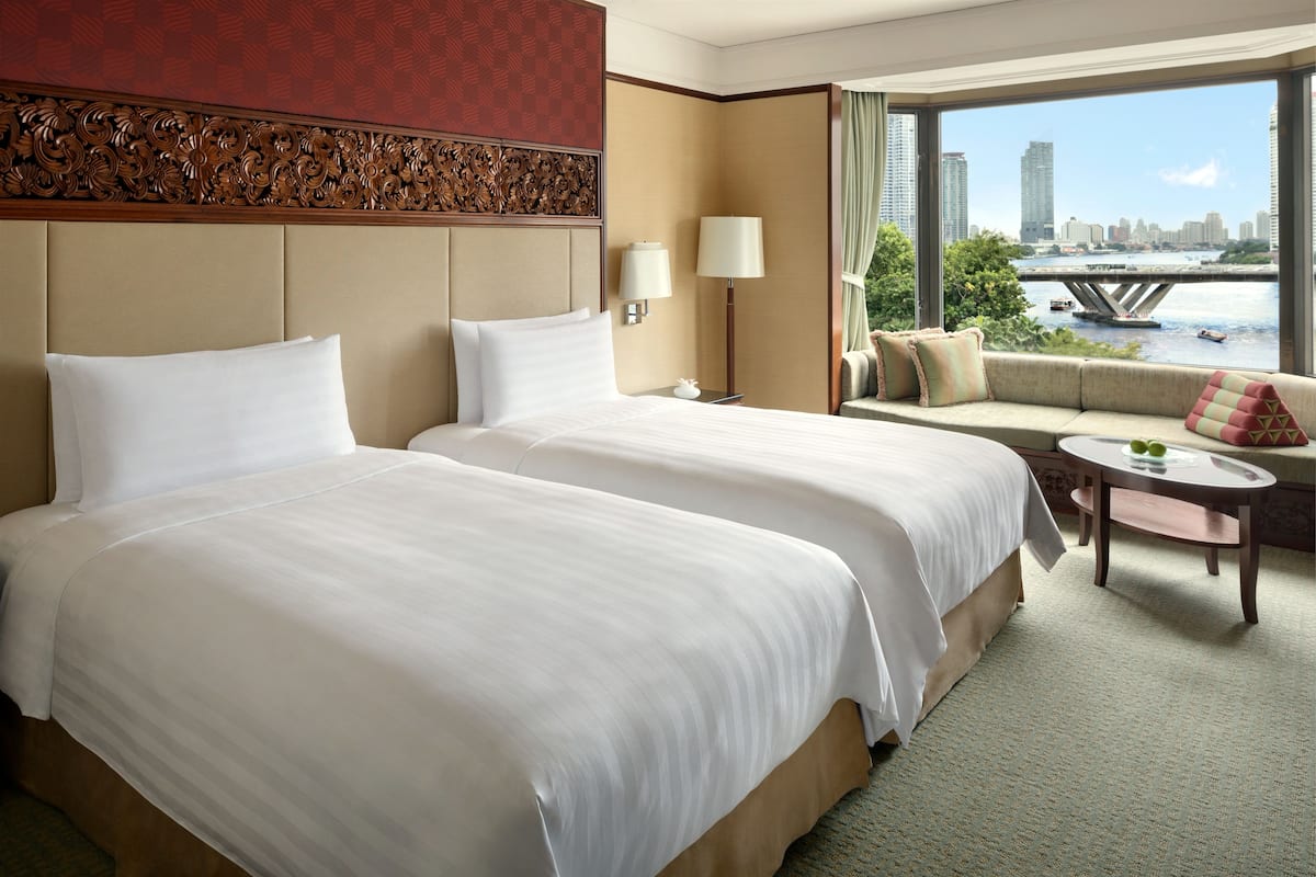 Shangri-La Wing Deluxe River View Room, 2 Twin Beds | Minibar, in-room safe, desk, laptop workspace