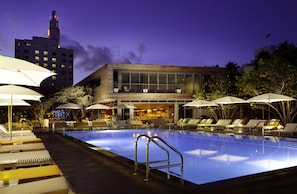 Poolside bar