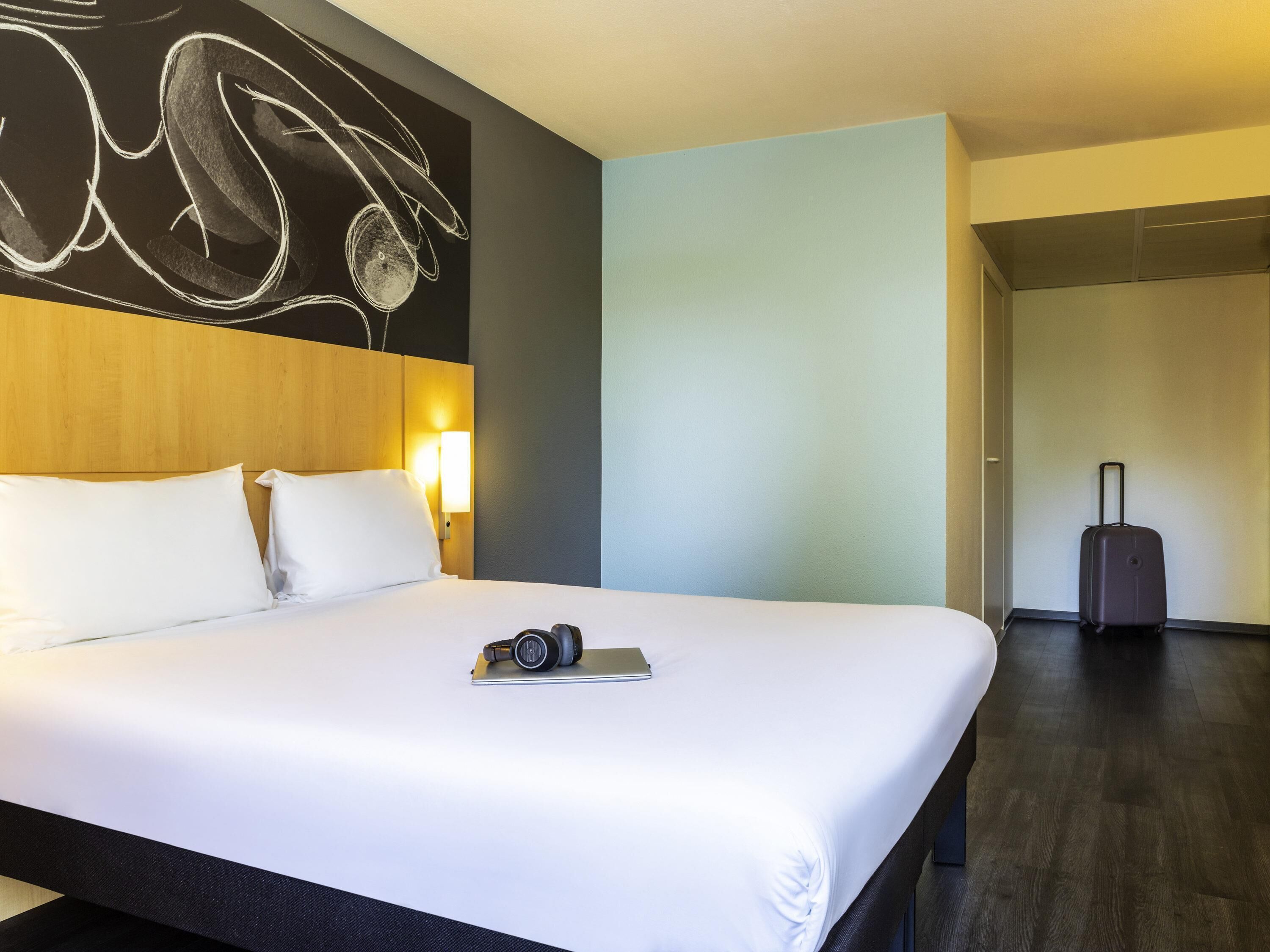 Premium Room, 1 Double Bed, Accessible | Premium bedding, desk, laptop workspace, blackout drapes