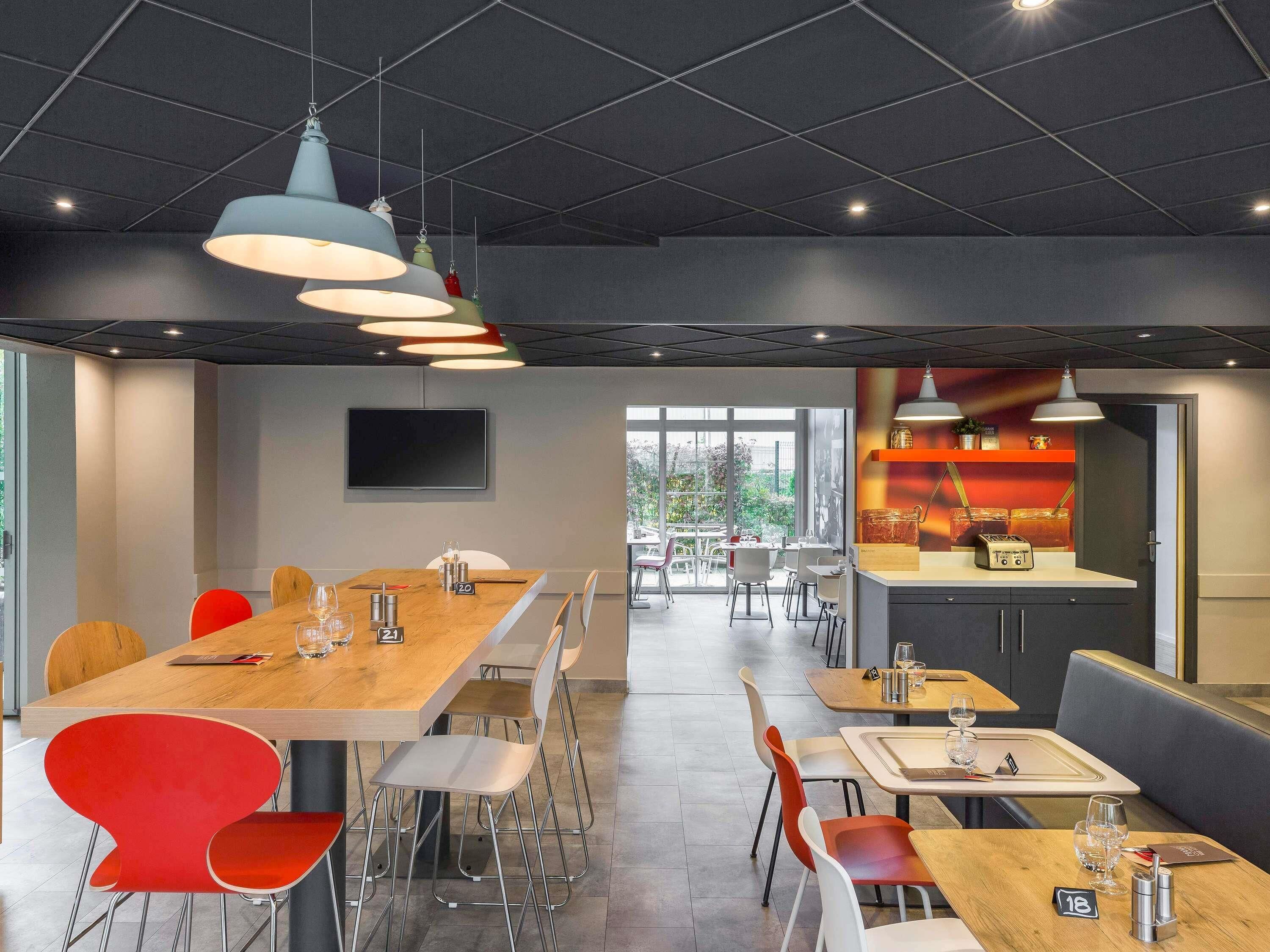 daily buffet breakfast (eur 13.90 per person)