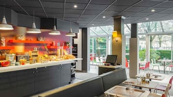Desayuno buffet todos los días (con cargo)