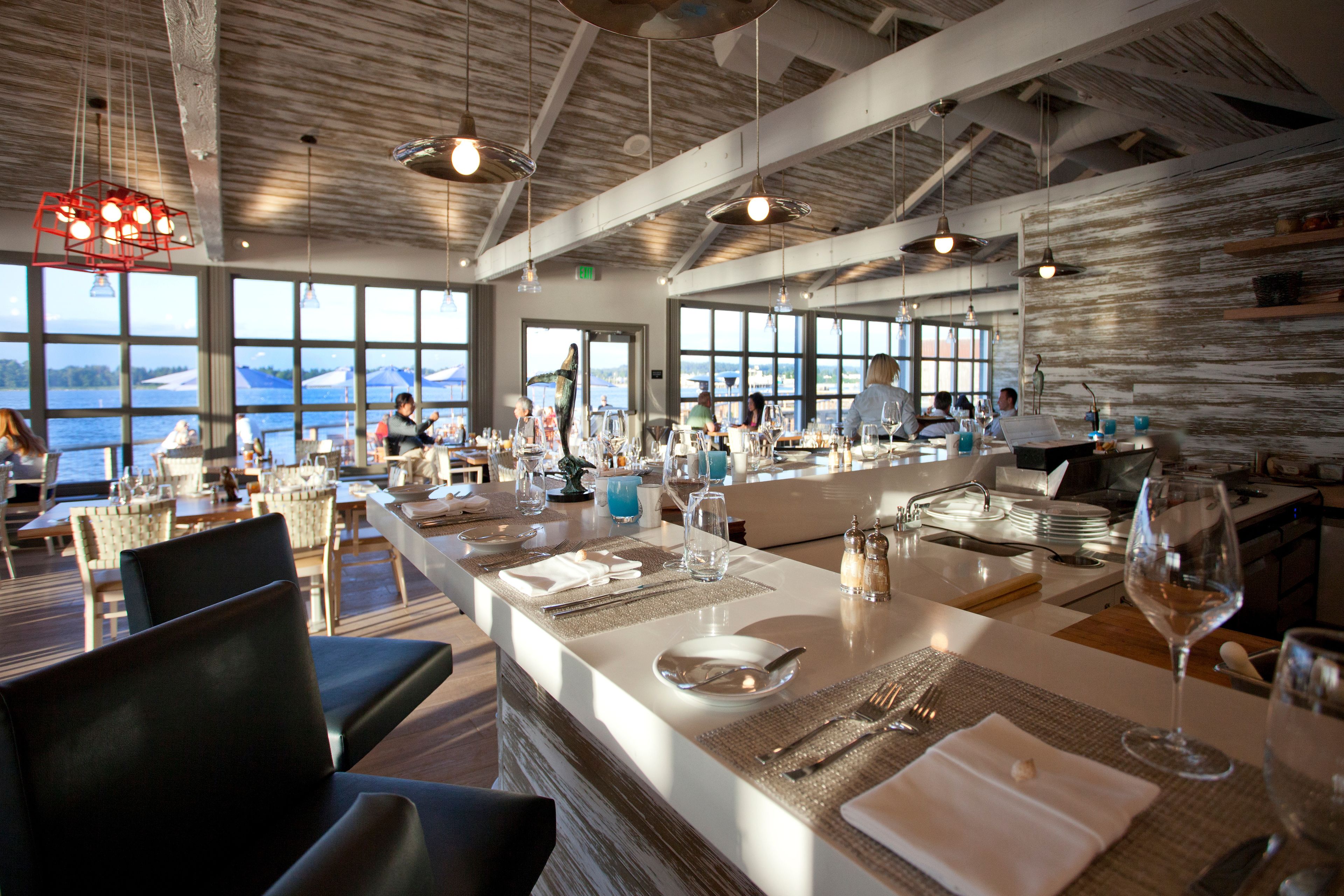 2 restaurants, breakfast, lunch, dinner served; american cuisine