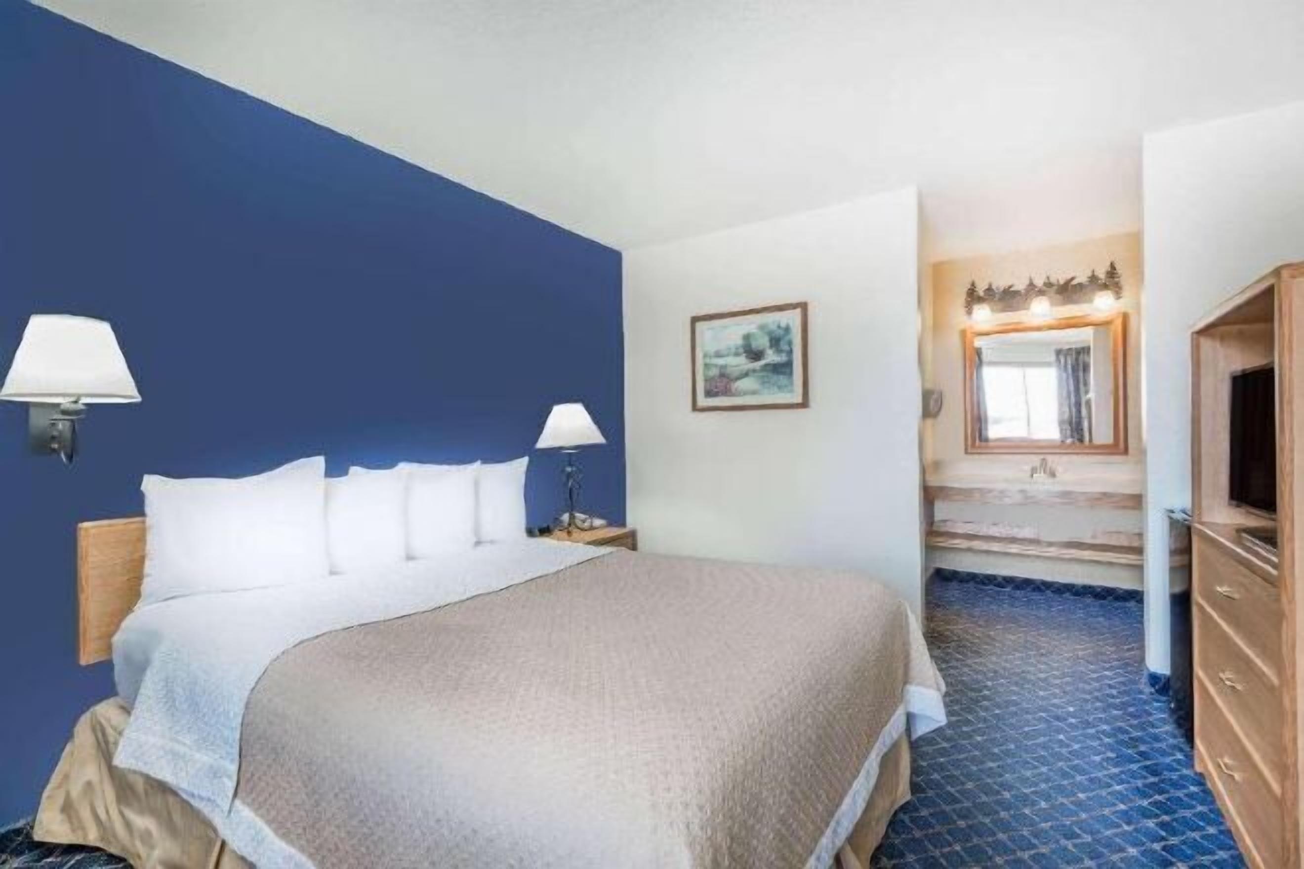 Iron/ironing board, free WiFi, bed sheets, alarm clocks