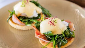 Desayuno buffet (AUD 36 por persona) 