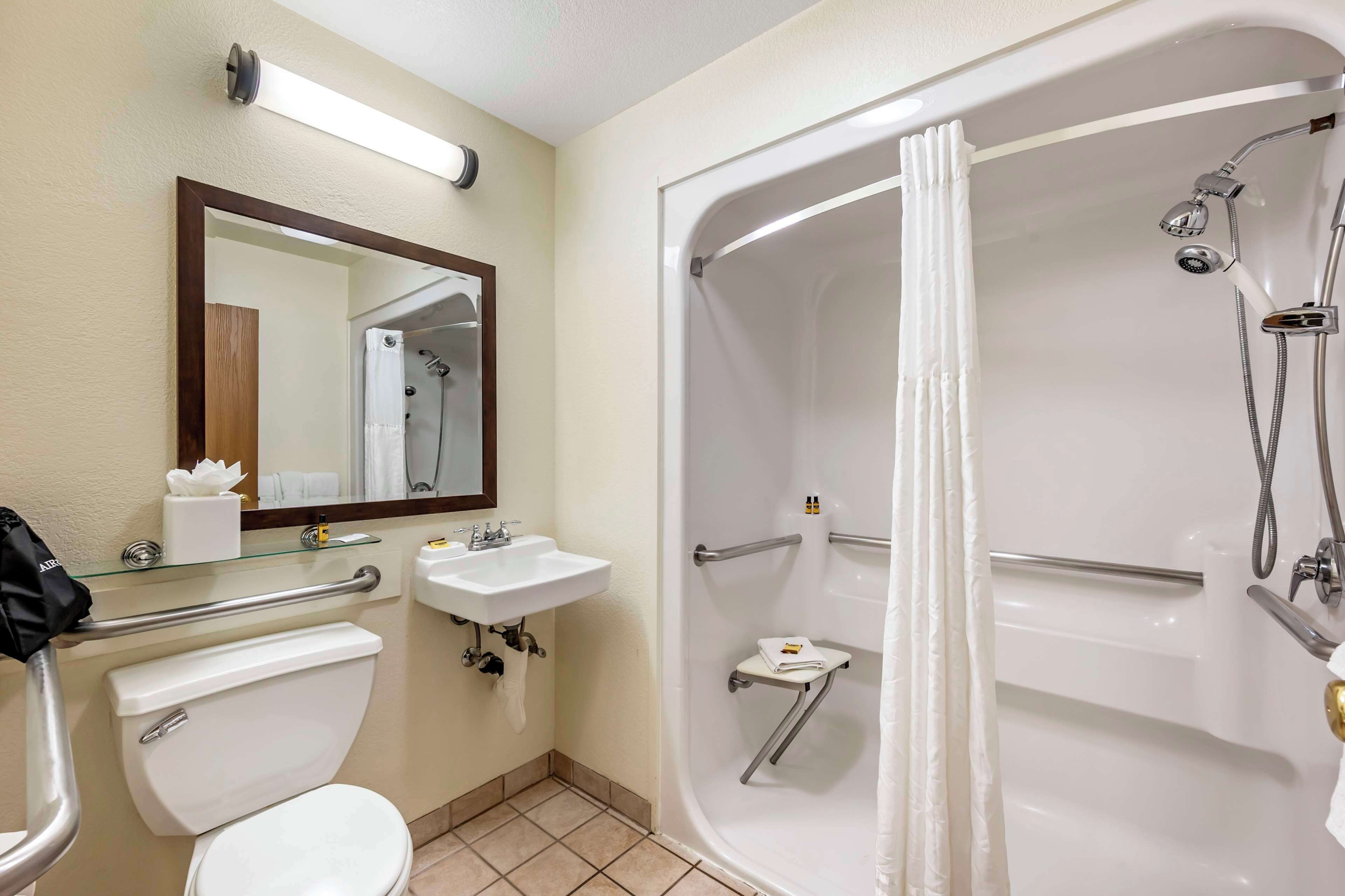 combined shower/bathtub, free toiletries, hair dryer, towels