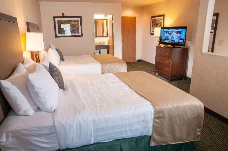 Pillowtop beds, in-room safe, desk, laptop workspace