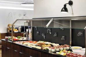 Petit déjeuner buffet (25 EUR par personne)