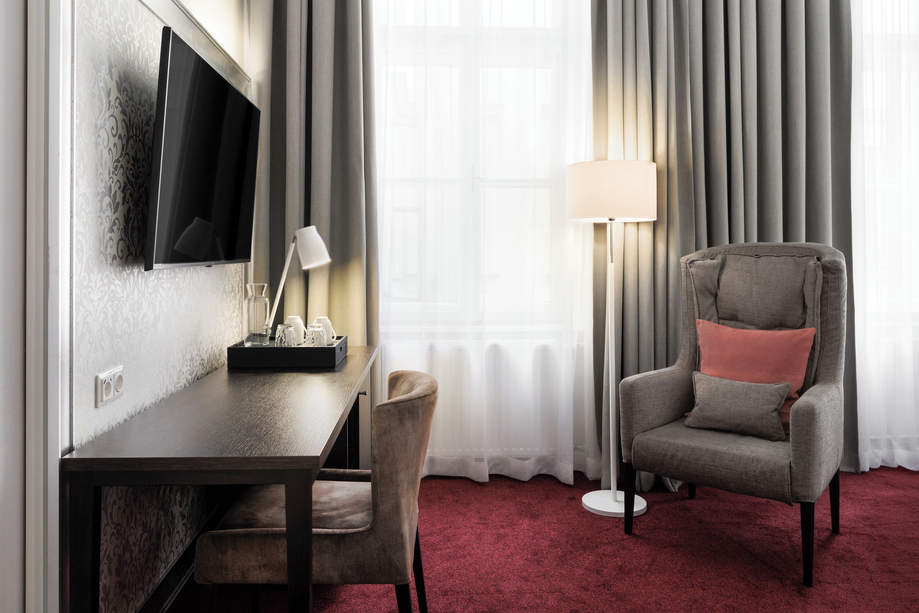 Classic-Zimmer, 1 Queen-Bett | Hochwertige Bettwaren, Zimmersafe, individuell dekoriert, Schreibtisch